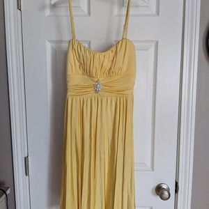 Speechless : Yellow prom / formal dress